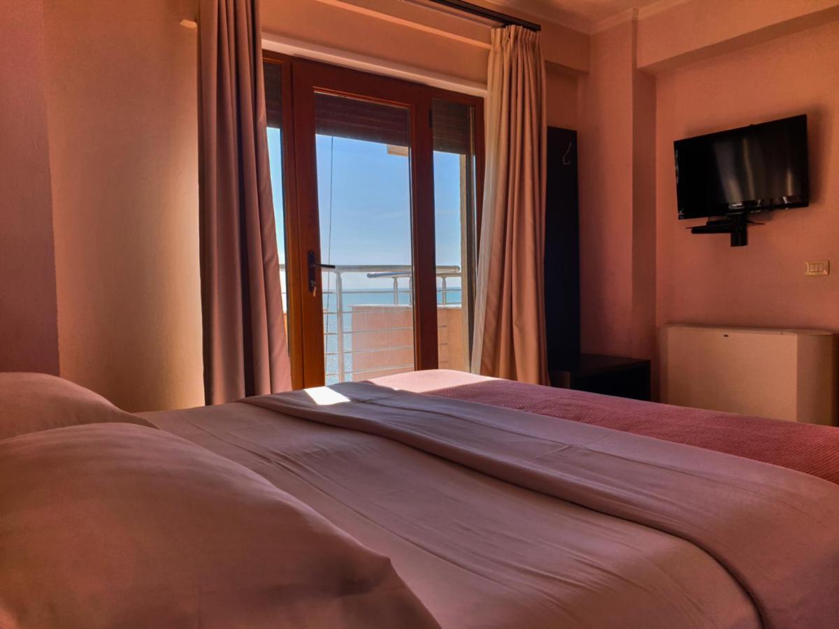 Hotel Nais Beach Durrës Zewnętrze zdjęcie